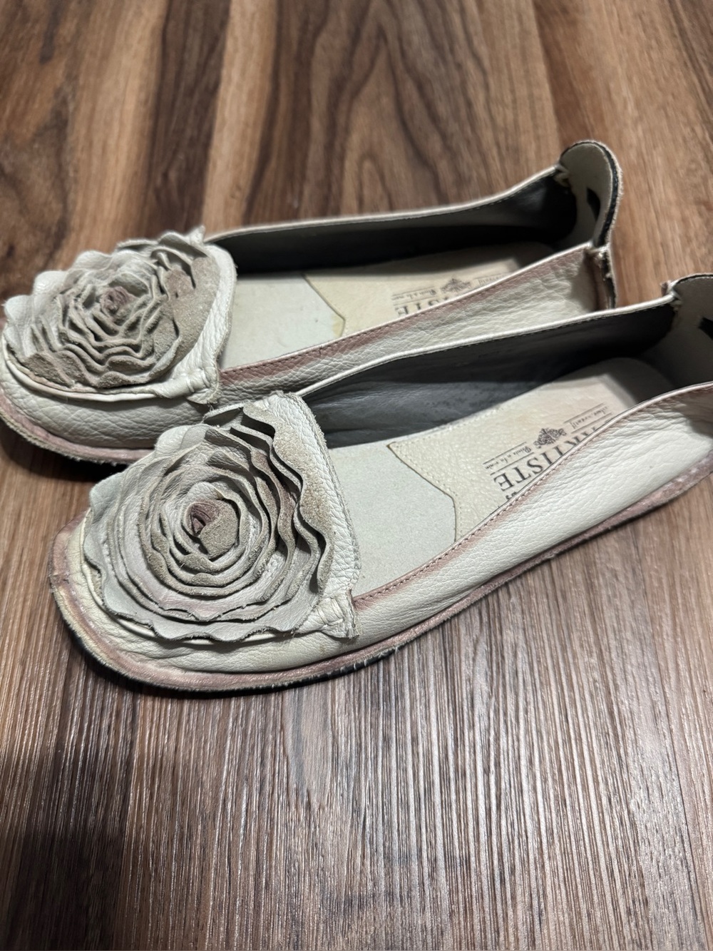 L'Artiste by Spring Step Dezi Leather Slip-on Shoes w/Decorative Flower 6.5/7 - Picture 6 of 14
